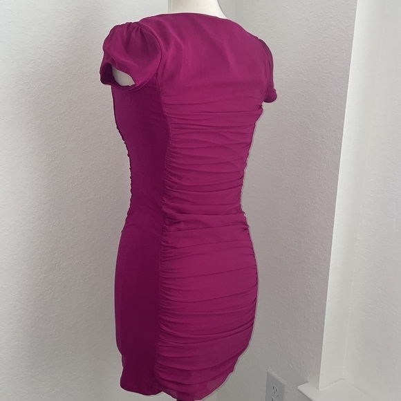 025: EXPRESS fuschia magenta bodycon ruche fitted mini dress in size small - Picture 5 of 10